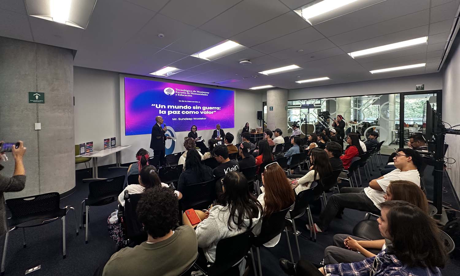 Launch of Un Mundo Sin Guerra in Mexico